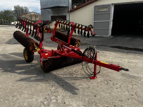 Vaderstad Rollex 620 simítóval Vaderstad Rollex 620 simítóval