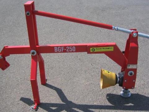 Bagodi BGF-250-U függesztett gödörfúró egy fúróspirállal Bagodi BGF-250-U függesztett gödörfúró egy fúróspirállal