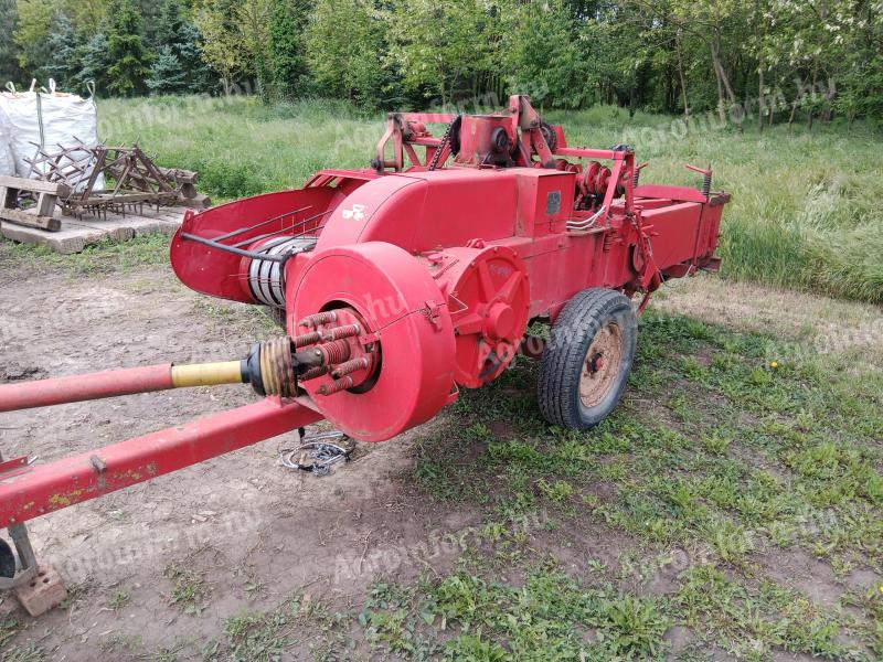 Massey Ferguson 10-8 kockabálázó