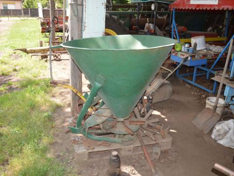 Műtrágyaszóró Műtrágyaszóró