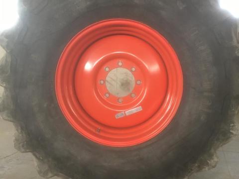 Claas Mega,  Dominator felni gumival