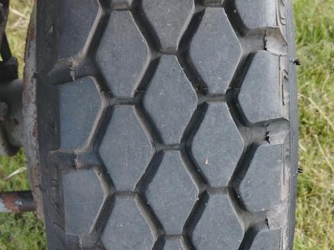 Pótkocsi gumi felnivel Pótkocsi gumi felnivel