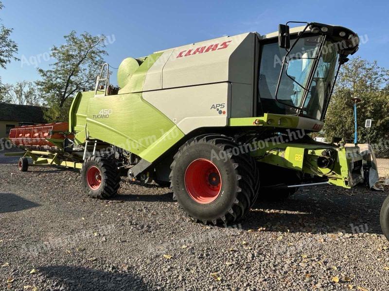 Claas Tucano 450 Vario 660 as AutoContur gabona asztallal