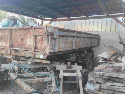 Rovnoszelmás 3 oldalra billentős 4,5 tonnás pótkocsi eladó