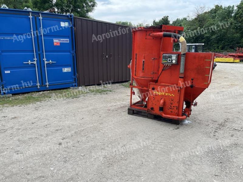 Buchmann 600 kg tápkeverő daráló