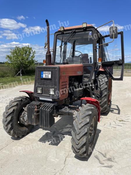 MTZ 820 + KHR 80E homlokrakodóval és tartozékaival