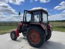 MTZ 820 + KHR 80E homlokrakodóval és tartozékaival