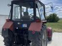 MTZ 820 + KHR 80E homlokrakodóval és tartozékaival