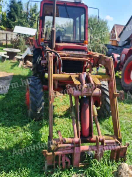 MTZ-82 homlokrakodóval