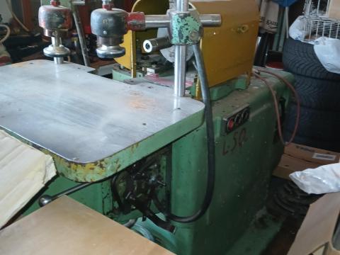 Oszcilláló hosszlyukfúró fúrógép Oszcilláló hosszlyukfúró fúrógép