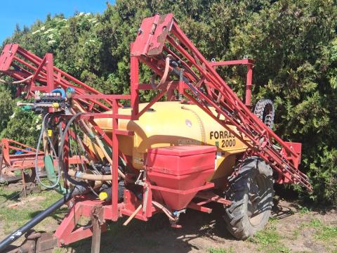 Forrás 2000 vontatott permetező Forrás 2000 vontatott permetező