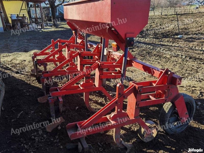 Műtrágyaszórós sorközművelő kultivátor kapa