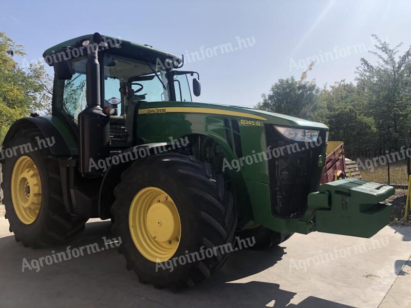 John Deere 8345R traktor