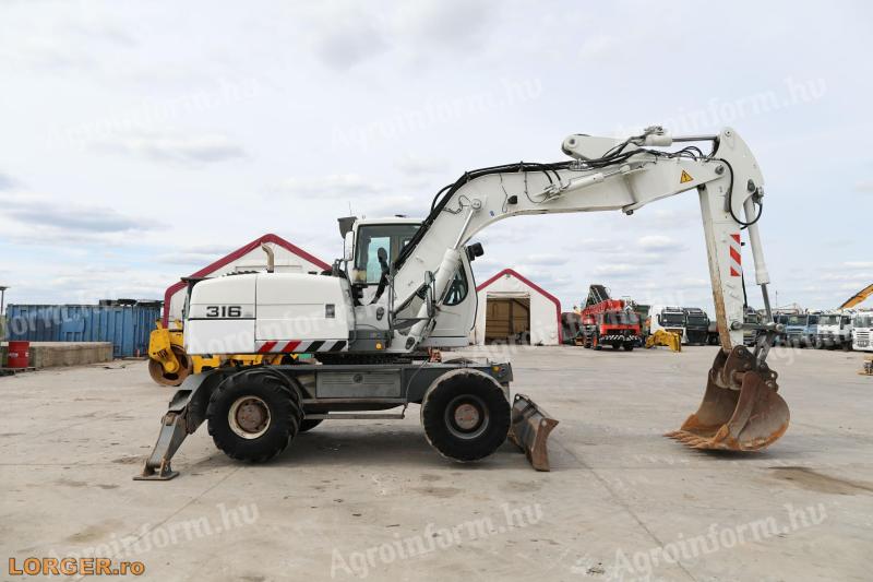 Liebherr A316 Litronic gumikerekes kotrógép