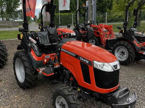 TRAKTOR TAFE 6028M TRAKTOR TAFE 6028M