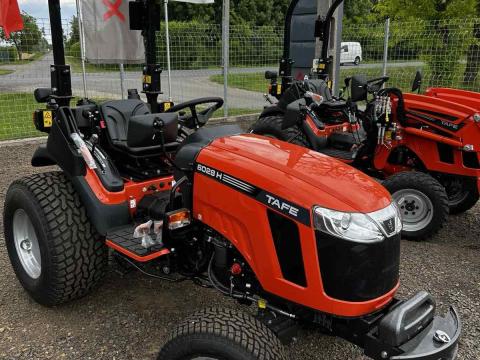 TRAKTOR TAFE 6028H akár homlokrakodóval is TRAKTOR TAFE 6028H akár homlokrakodóval is
