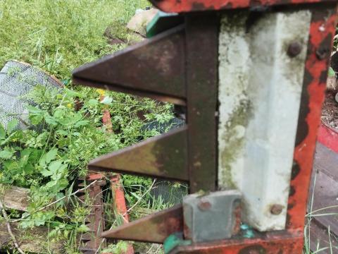 Szőlőcsonkázó előmetsző, kacsozógép Szőlőcsonkázó előmetsző, kacsozógép