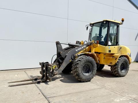 Volvo L35B / 2003 / 6 866 üzemóra / Lízing 20%-tól