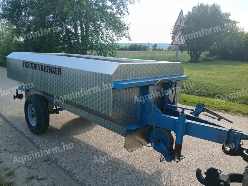 Szüretelő kocsi 3000 literes Inox monopumpás
