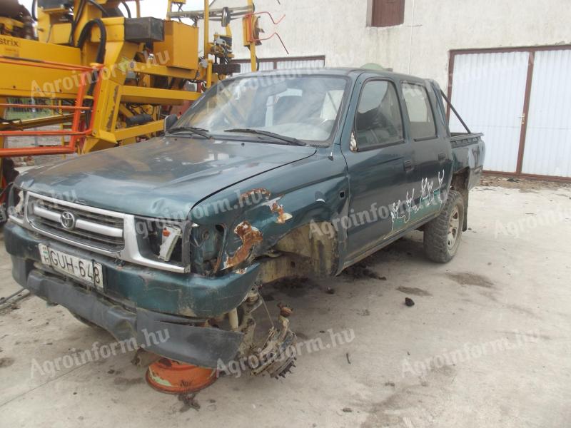 1999-es évjáratú Toyota Hilux bontott alkatrészei eladók