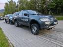 Honvédségi katonai Mitsubishi L200 4x4 pickup zöld csörlő diffizáras vonóhorog: 2700 kg