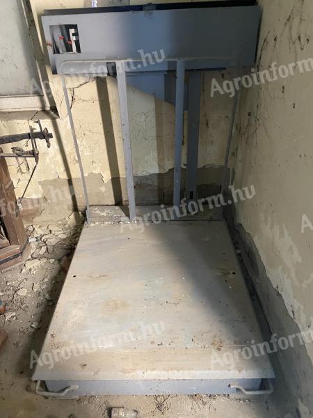 500 kg-os tolósúlyos fém mázsa eladó