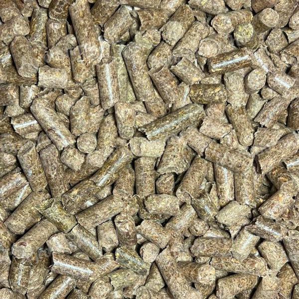 Szénapellet közvetlenül a gyártótól – kiváló minőségű réti széna pellet eladó