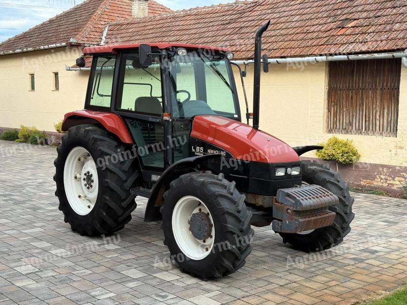 New Holland TL90 L85 traktor
