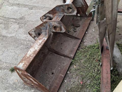 Caterpillar rézsűkanál