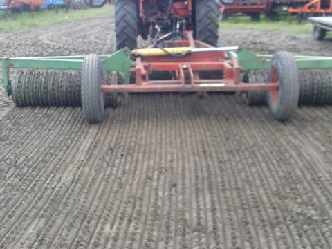 Hammerschmied 450/45 típusú hidraulikus csukású vontatott Cambridge henger Hammerschmied 450/45 típusú hidraulikus csukású vontatott Cambridge henger