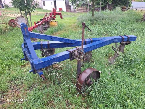 Eladó 3 fejes eke, masszív váz, gyári orosz ekefejekkel