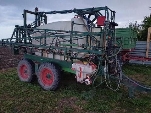 Huniper 3000/18 vontatott permetezőgép elektromos szakaszolással eladó (SEBESSÉGARÁNYOS!) Huniper 3000/18 vontatott permetezőgép elektromos szakaszolással eladó (SEBESSÉGARÁNYOS!)