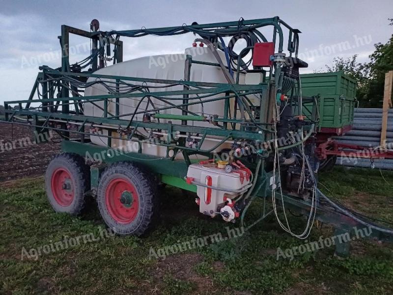 Huniper 3000/18 vontatott permetezőgép elektromos szakaszolással eladó (SEBESSÉGARÁNYOS!)