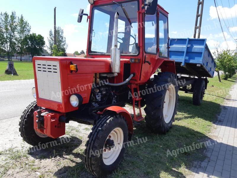 T25 traktor pótkocsival