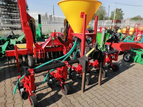 Új 5 kocsis sorközművelő kultivátor műtrágyaszóróval Új 5 kocsis sorközművelő kultivátor műtrágyaszóróval