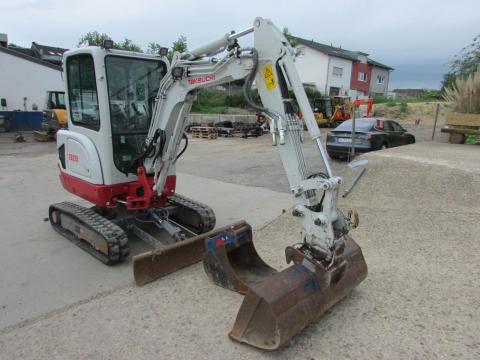 Takeuchi TB 225 V3 / 2021 / 1.055 üzemóra / Lízing 20%-tól
