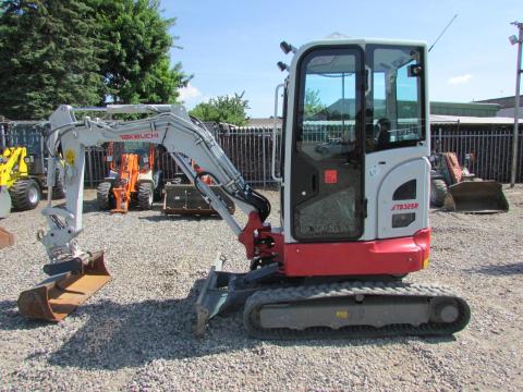 Takeuchi TB 325 R / 2023 / 538 üzemóra / Lízing 20%-tól
