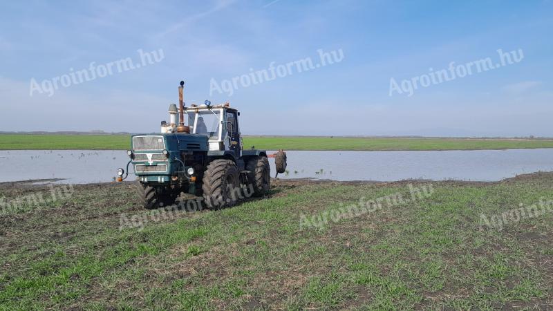 T150 Traktor
