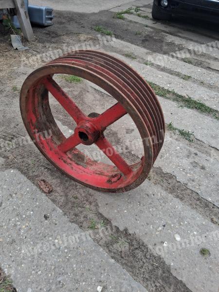 Ékszíjtárcsa 51 cm átmérőjű,  6 utas