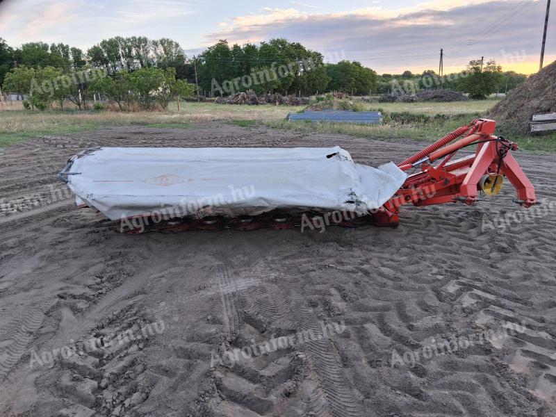 Kuhn GMD 700-GLL típusú 280 cm széles díszes fűkasza