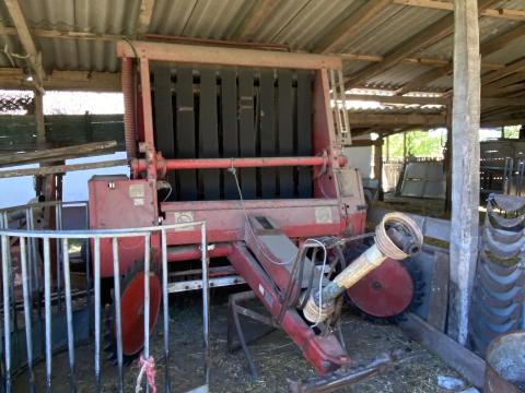 Hesston bálázó Hesston bálázó