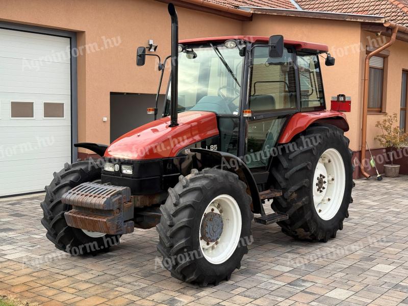 New Holland L85 traktor
