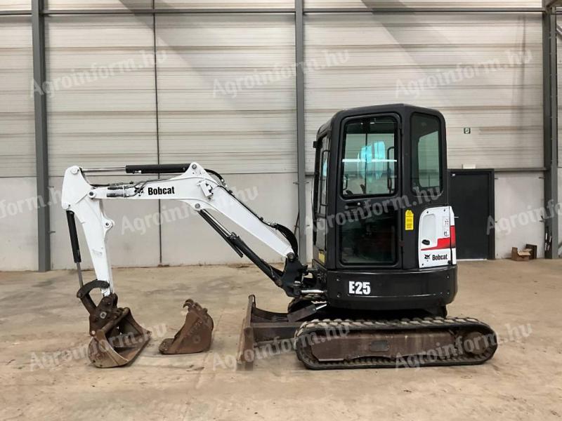 Bobcat E 25 / 2015 / 2 156 üzemóra / Lízing 20%-tól
