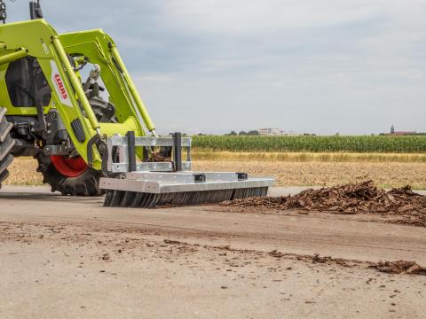 Fliegl Löwe seprőkefe