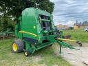 John Deere 852 bálázó