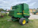 John Deere 852 bálázó