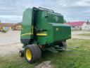 John Deere 852 bálázó