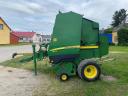John Deere 852 bálázó
