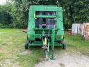 John Deere 852 bálázó