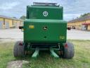 John Deere 852 bálázó